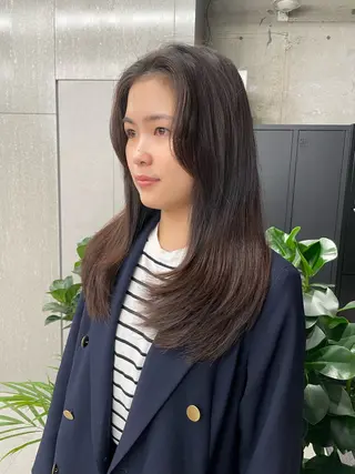 ロング MIFA レイヤー／パーマのヘアスタイル