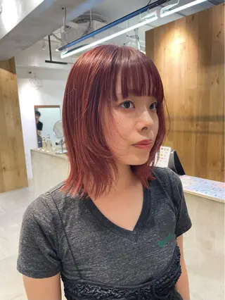 カラー ミルクティー× グレージュMOMOのヘアスタイル