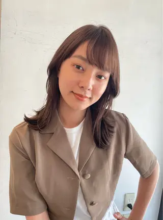 ミディアム 米澤 由衣のヘアスタイル