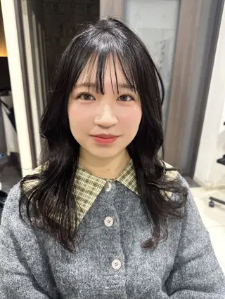 ロング レイヤー 艶々カラーのヘアスタイル