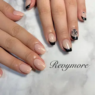 ミディアム ネイル nail salon Revymoreのネイルデザイン