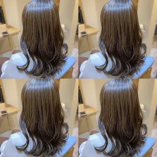 セミロング カラー 金島 青のヘアスタイル