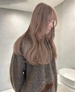 ロング カラー PELE ハイトーン RIMUのヘアスタイル