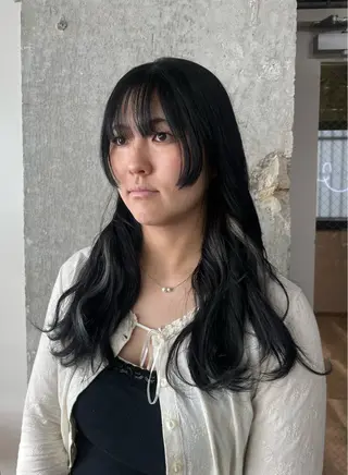 ロング 小長谷 夕菜のヘアスタイル