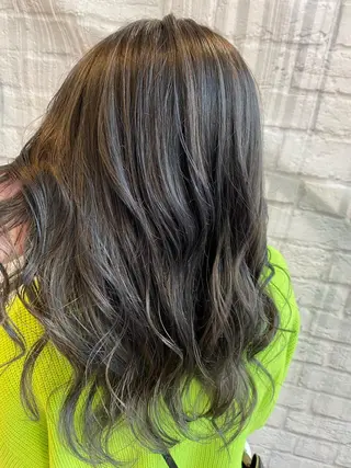 ロング カラー デザインカラー✨新倉 佑奈のヘアスタイル