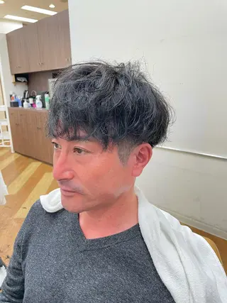 ショート カラー パーマ メンズ 爲清 葵のヘアスタイル