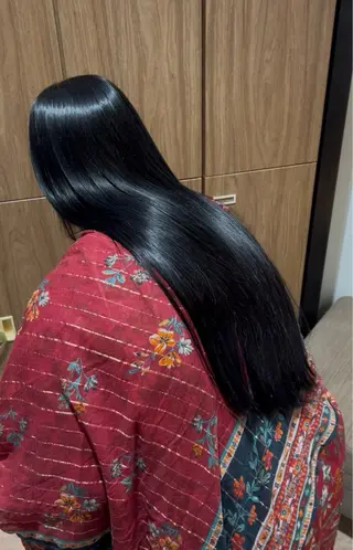 ロング シオカワ ケンショウのヘアスタイル