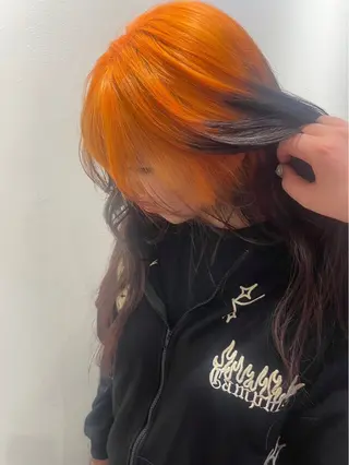 カラー ヨシノ マナウのヘアスタイル