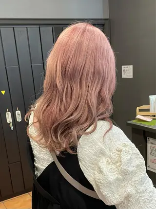 セミロング カラー 明石遼/ベージュ / ピンクのヘアスタイル