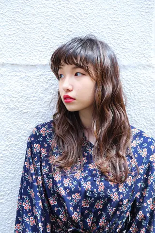 ロング TAI透明カラー 柔らかい縮毛矯正のヘアスタイル
