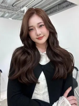 カラー YOLO 渋谷 nanamiのヘアスタイル