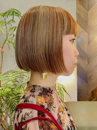 ショート カラー ブリーチ😼 ボブ✍️レイヤーのヘアスタイル