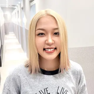 ショート カラー 🩵ブリーチカラー 🐈MIORI🩵のヘアスタイル