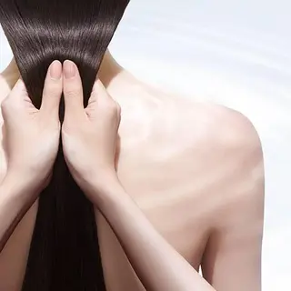 SAKINO. ベージュカラーのヘアスタイル