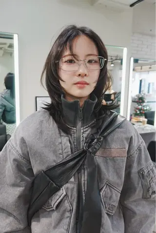 ミディアム Airi 韓国y2k ハイレイヤーのヘアスタイル