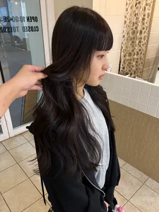 ロング カラー スズキ ユウナのヘアスタイル