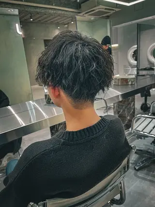 ショート ⚡メンズパーマフ ェードカットTomyのヘアスタイル
