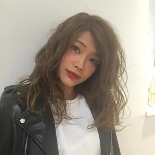 セミロング カラー 鈴木 まりやのヘアスタイル