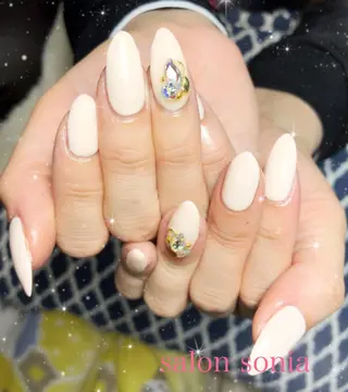 ネイル 小顔・毛穴・たるみ ネイル　似内真樹のエステ・リラクイメージ