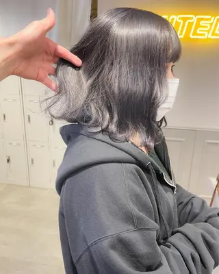 ミディアム カラー ハイトーン×レイヤー カットTAKUMIのヘアスタイル