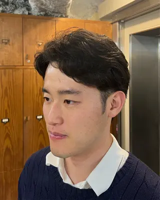 メンズ メンズ職人/センター パート/富沢真斗のヘアスタイル