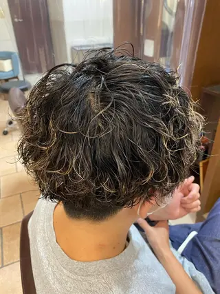 ショート カラー パーマ メンズ メンズカットパーマ ✂️ JOYAのヘアスタイル