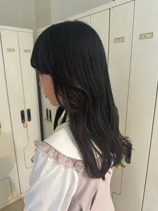 ロング レイヤー 艶々カラーのヘアスタイル