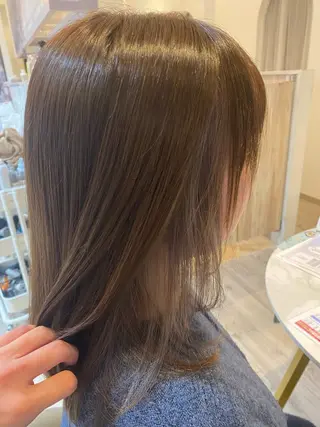 ミディアム かまだ しおりのヘアスタイル