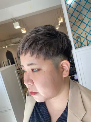 ショート カラー 饒平名 知也のヘアスタイル