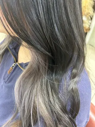 ロング Dali manaのヘアスタイル