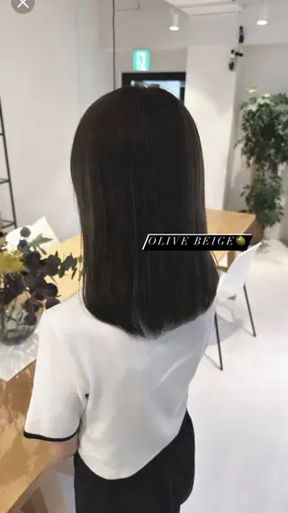 カラー ニトウ レイナのヘアスタイル