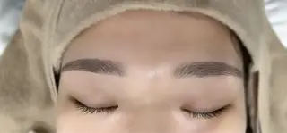 アイブロウ 尾﨑 りおのマツエク・マツパデザイン