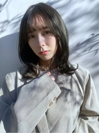 ミディアム カラー 小顔レイヤー/ ベージュ🤍Rieのヘアスタイル