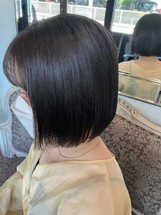 ショート カラー サキ🤍ハイトーン 🩰くびれ巻きヘアのヘアスタイル