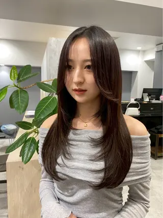 ロング カラー 紅都🫧透明感 水光カラー🫧のヘアスタイル