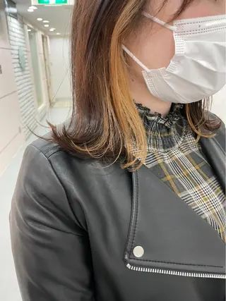 ミディアム カラー akane .のヘアスタイル
