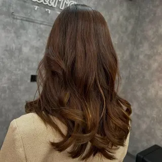 カラー 荻野 晴香のヘアスタイル
