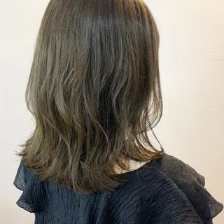 ミディアム カラー 【Uneユヌ】菊地 春那のヘアスタイル