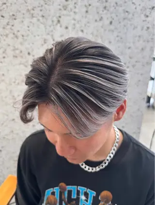 ミディアム 有人/バレイヤージュ /シャドールーツのヘアスタイル