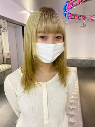 ミディアム カラー ヘアアレンジ 🎨ハイトーン/ 切りっぱなし みつきのヘアスタイル