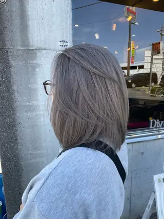 ミディアム カラー シモダ クルミのヘアスタイル