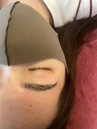 アイブロウ 松下 千恵のネイルデザイン