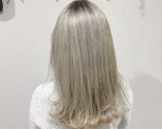 セミロング カラー VIRETTA 【ヴィレッタ】のヘアスタイル