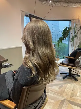 セミロング カラー 艶感/レイヤーカット 🌐Taketoのヘアスタイル