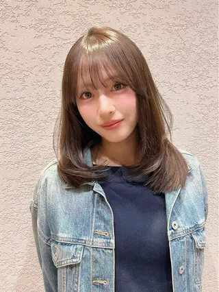 ミディアム 興津/韓国レイヤー ダブルカラー美髪縮毛のヘアスタイル