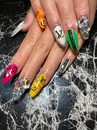 ロング ネイル ✴︎ Delightのネイルデザイン