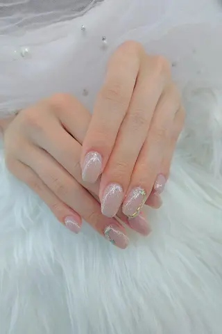 ネイル White  Se7enのネイルデザイン