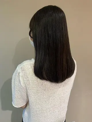 セミロング カラー 平尾 樹里のヘアスタイル