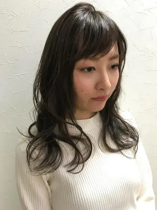 ミディアム パーマ 具志 真理子のヘアスタイル