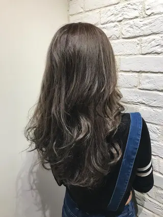 ロング カラー UMEDA FIGAROのヘアスタイル